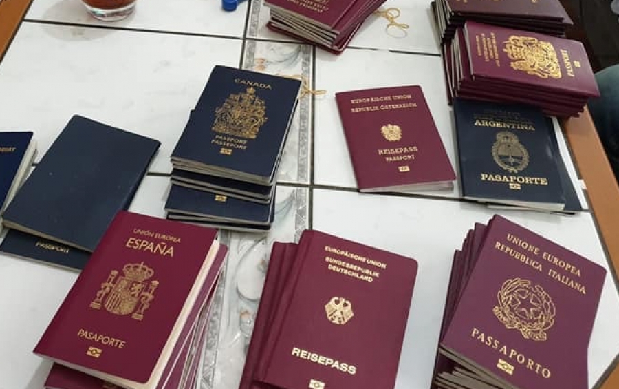 Χειροπέδες σε 14 αλλοδαπούς με πλαστά διαβατήρια σε 3 αεροδρόμια